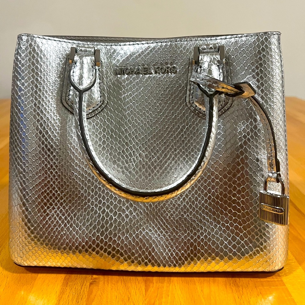 NWOT MICHAEL KORS SILVER HANDBAG